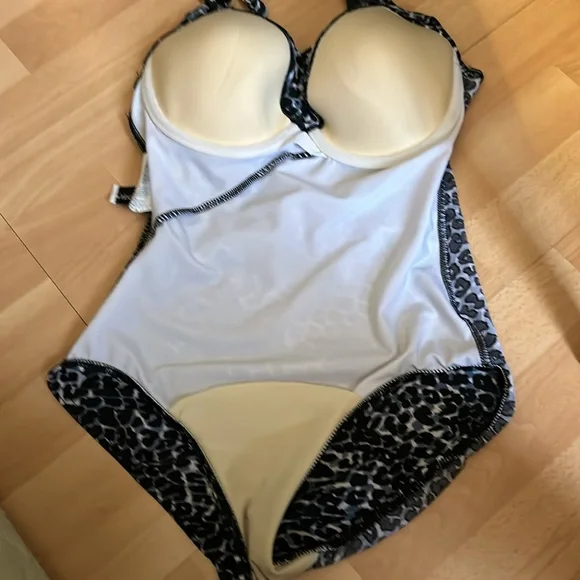 Miraclesuit - Picture 5 of 10